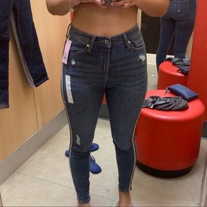 Jeans w/ strip